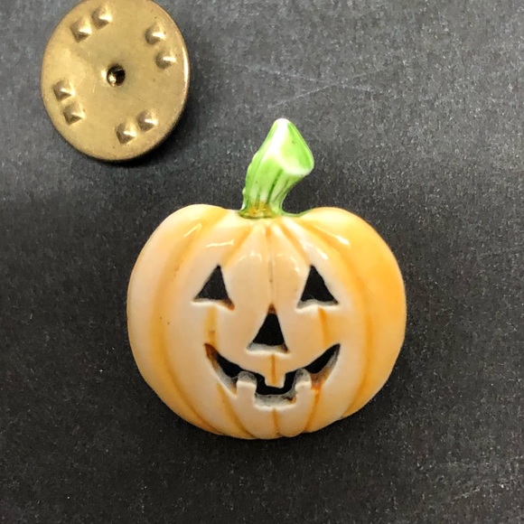 60's ENAMEL MOUSE & ENAMEL JACK‘O LANTERN BROOCHES - Picture 10 of 12